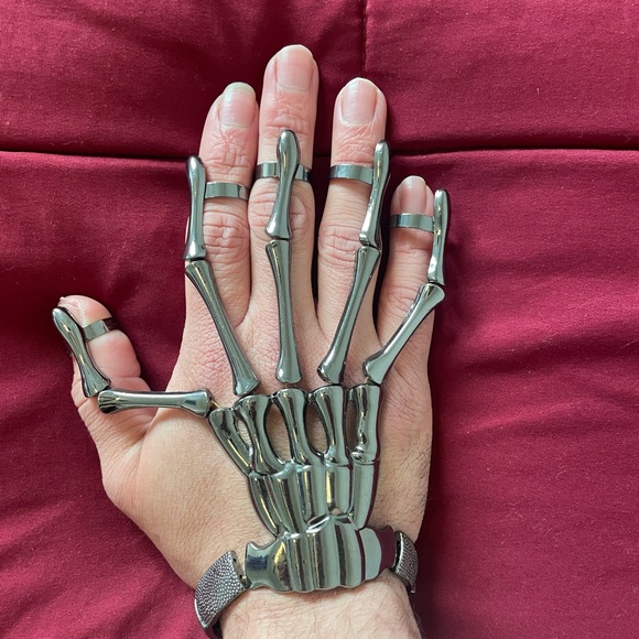 Goth skeleton Bone Bracelet & Rings in Silver - Picture 3 of 4